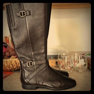 UGG boots, brand new never worn. Brown leather,